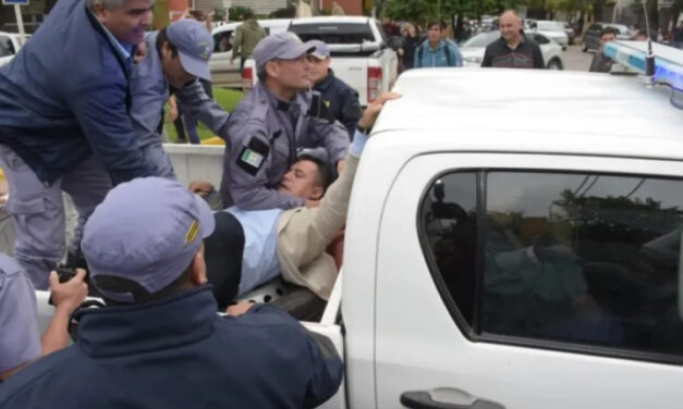 Concejal irrumpió en la detención de personas y agredió a personal policial