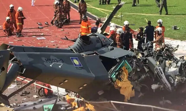 Vídeo: diez muertos tras el choque entre dos helicópteros en Malasia