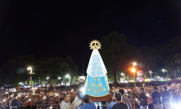 Multitudinario y emotivo primer saludo del año de la Virgen de Itatí 