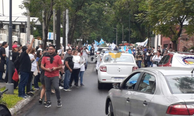 Corrientes se une en defensa de la universidad pública: seguí el minuto a minuto