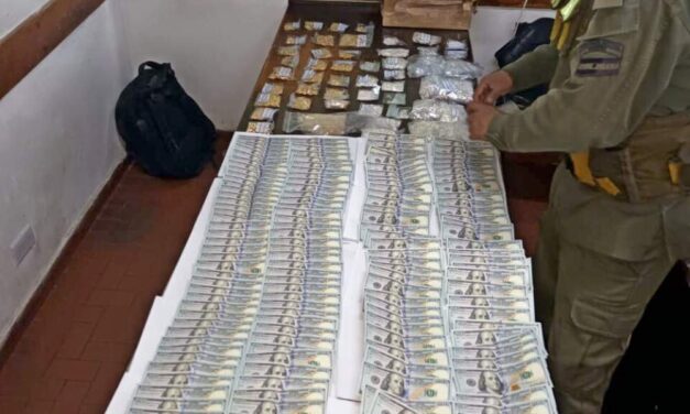 OPERATIVO EN MONTE CASEROS: Ocultaban dólares y más de 6 kilos de alhajas en la cabina de un ómnibus