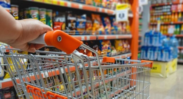 Las ventas en supermercados cayeron 17,8% en octubre, según el Indec