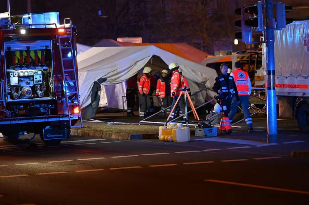 IMÁGENES SENSIBLES: Atropelló a una multitud en un mercado navideño de Alemania