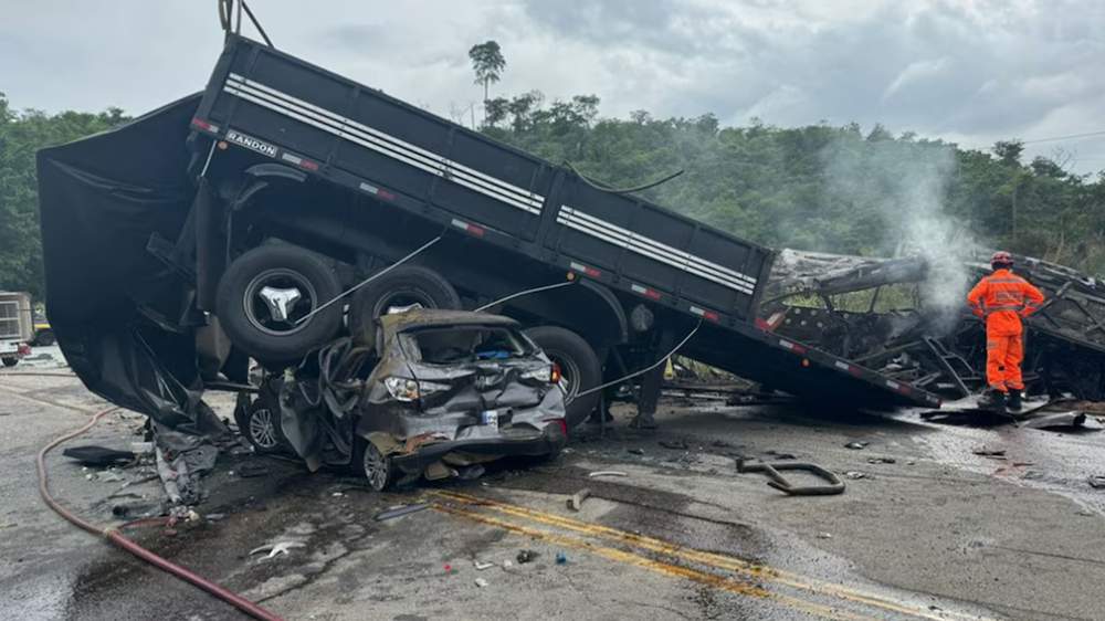 FATAL: Trágico accidente de un ómnibus en Brasil: hay al menos 38 muertos