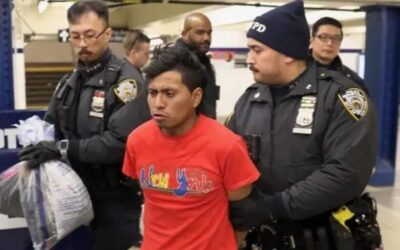 ESTADOS UNIDOS: Nueva York: un hombre prendió fuego a una mujer en el subte