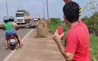 DEJÓ UN MUERTO: Colapsó un puente en Brasil: un concejal grabó el momento del incidente