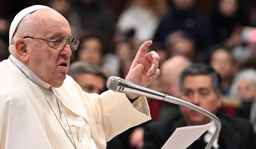 El papa Francisco defendió a las universidades argentinas y criticó los ajustes en educación: «Es el suicidio programado de un país»