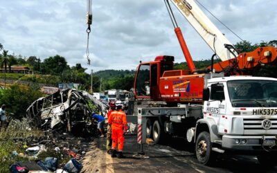 Elevan a 41 los muertos por el triple choque en Minas Gerais: es la peor tragedia en rutas de Brasil en casi dos décadas