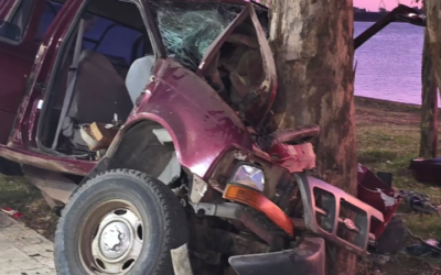 Murió uno de los heridos tras siniestro en el que una camioneta se estrelló contra un árbol