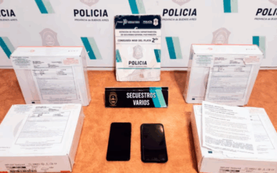 Un empleado de una clínica robó prótesis mamarias para su novia