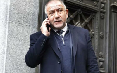 Un motochorro le robó el celular a Luis Juez mientras el senador daba una entrevista