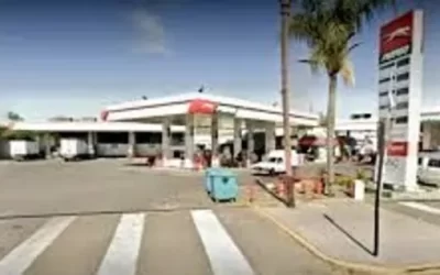 Prisión preventiva para trece policías por fraude en expendio de combustible