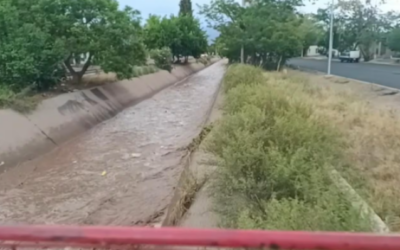 Buscan a dos personas que fueron arrastradas por un canal tras el temporal