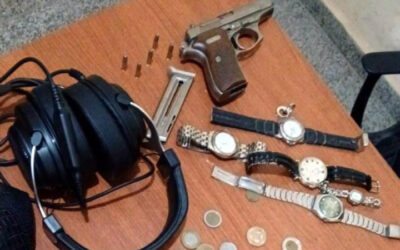 Hallaron en descampado pistola y relojes sustraídos