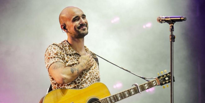 El homenaje de Abel Pintos al «Bocha» Sheridan y a Teresa Parodi en Cosquín