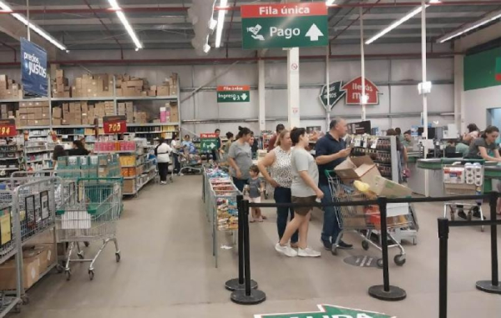 ¿Cuánto gasta por mes una familia correntina en mercaderías?