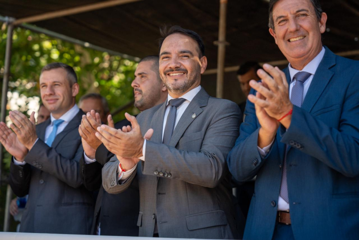 Valdés se comprometió a «seguir trabajando juntos para el crecimiento y progreso de Alvear»