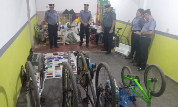 Tras allanamiento positivo, se secuestró  numerosos elementos de procedencia ilícita