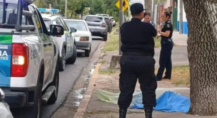 Corrientes: un hombre falleció tras descompensarse en una garita de colectivos