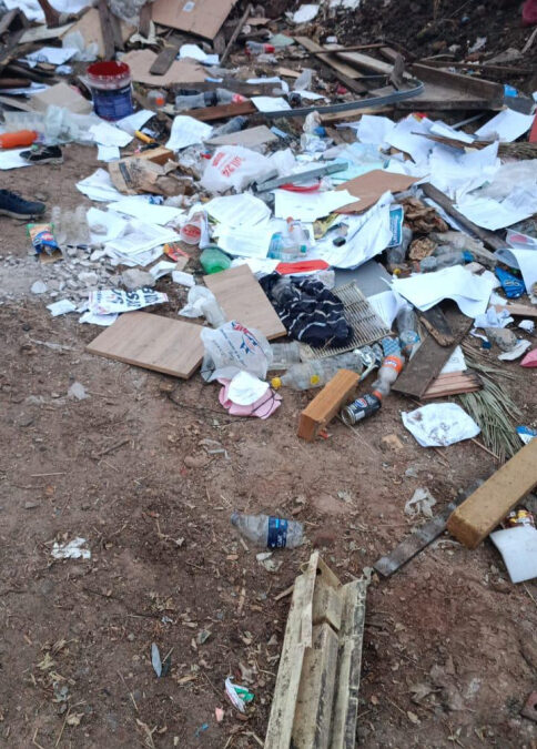 Vecinos no respetan limpieza y arrojan basuras a toda hora