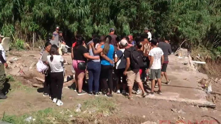 La triste despedida a Kiara, la nena que murió arrastrada por la corriente en Paraná