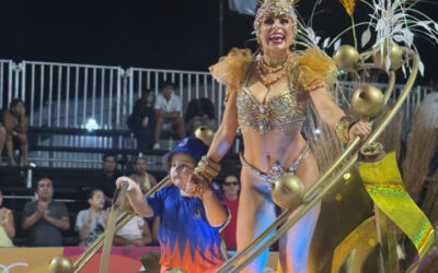 Dayana Reichembach desfiló con su hijo en el corsódromo