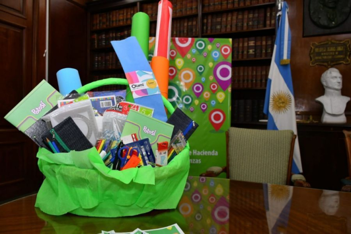 Lanzaron la Canasta Escolar 2026