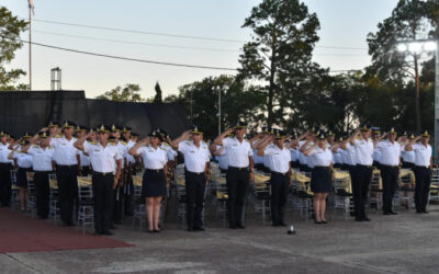 El Gobernador nombró 198 Oficiales y otorgó becas a cadetes de la Escuela de Policía