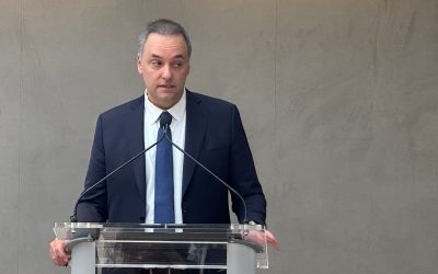 Adorni pidió disculpas por el viaje de su esposa a Nueva York: “Fue una pésima decisión, no un delito”