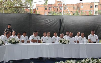 Expedientes desclasificados revelan el historial criminal de los 23 cabecillas de la mesa de paz urbana en Medellín